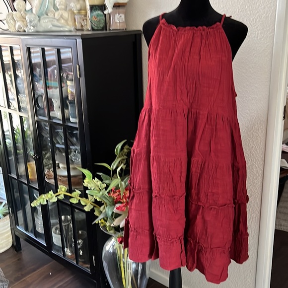 Beautiful wine, colored dress with ruffles open back down to the waist - Picture 4 of 6